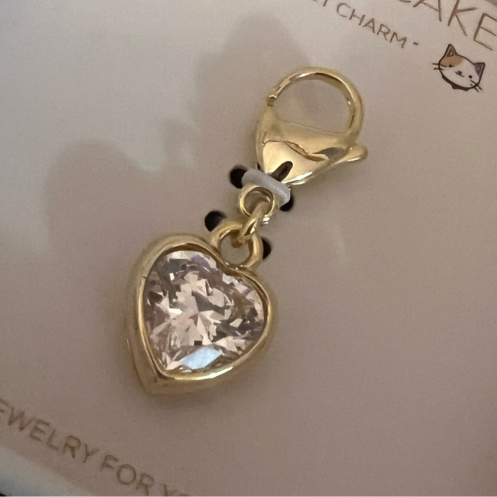 Gold Cake Heart Pet Charm - Picture 3 of 3